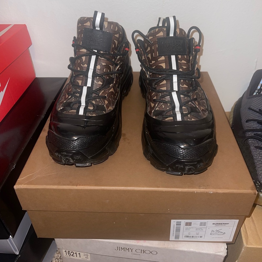Size 13/46 Burberry Monogram Sneaker